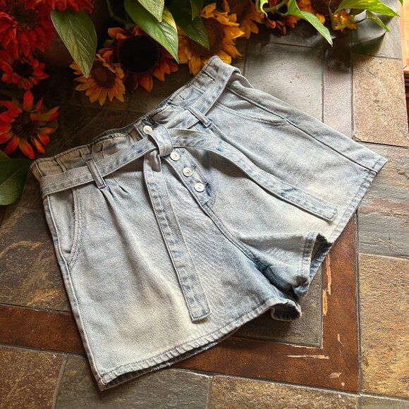 AEO Button-Front High Rise Paper Bag Waist Denim Shorts w/Self Tie Belt - Picture 2 of 15